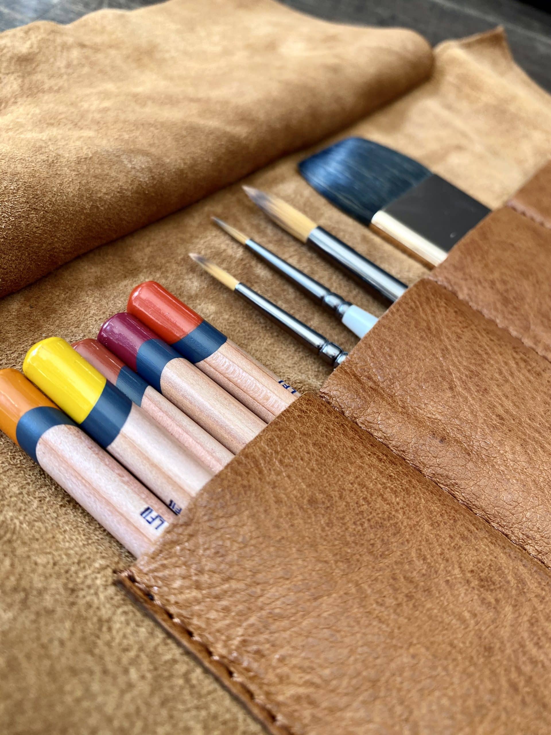 Astuccio porta matite e pennelli in pelle - CLARIEFONTAINE - Intingo Shop  belle arti e colori